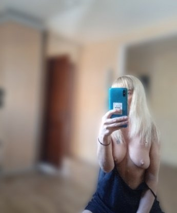 Я опытная индивидуалка, которая знает толк в удовольствиях. В моем обаятельном обществе ты найдешь искренность, страсть и нерушимую конфиденциальность. 🌟
Мои услуги обширны и разнообразны. Золотой дождь, фистинг, ролевые игры - я готова помочь осуществить все твои фантазии. Я умею подарить нереальное удовольствие и доставить тебе незабываемые мгновения блаженства. 💫
Мои отзывы говорят сами за себя - мои клиенты восхищаются моим непревзойденным талантом и профессионализмом. Мои фото настоящие и актуальные, ведь я всегда следую за модой и выгляжу потрясающе! 📸
Ты проведешь со мной время, о котором еще долго будешь вспоминать с улыбкой на лице. Я нахожусь в Москве и наполню твою жизнь феерическими моментами. 🌇
Запиши мой номер, и вставь в свою обычную серость немного моей яркости. Со мной ты откроешь новые грани удовольствий и узнаешь, что такое настоящее наслаждение. Жду тебя! 💋 Надежда